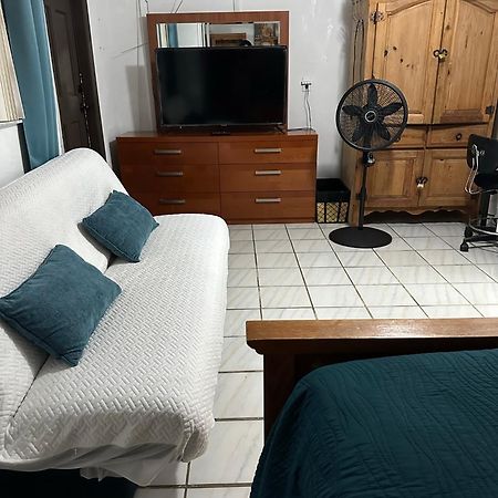 Cozy Queen Bed Studio With 60 Inch Smart Tv, Netflix, Airplay, Mini-Fridge, And 500 Mbps Wifi Near Fiu, Dolphin Mall, Airport Μαϊάμι Εξωτερικό φωτογραφία