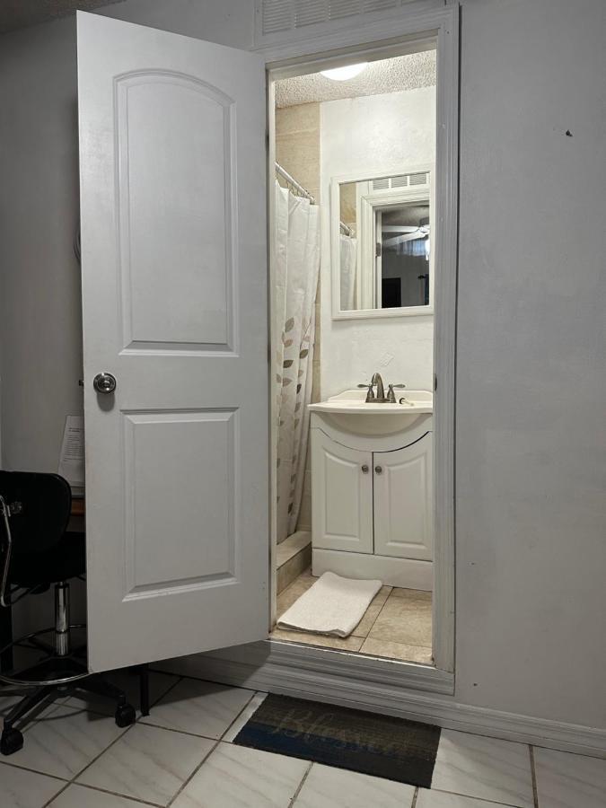 Cozy Queen Bed Studio With 60 Inch Smart Tv, Netflix, Airplay, Mini-Fridge, And 500 Mbps Wifi Near Fiu, Dolphin Mall, Airport Μαϊάμι Εξωτερικό φωτογραφία